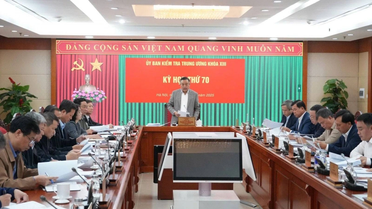 ky luat canh cao thu truong le tan dung va cuu thu truong doan mau diep hinh anh 1