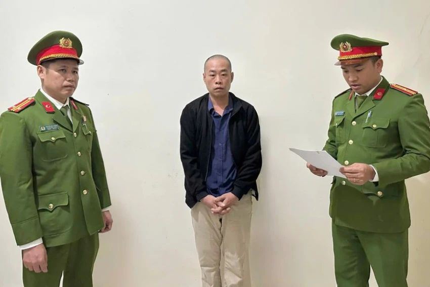 Hứa Văn Quang bị bắt giữ để điều tra về hành vi trộm tài sản. bat-trom-tai-san.jpg